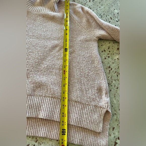 Old Navy Waffle Knit Cowl Neck Turtleneck, Split Hem Sweater, Soft Pink, Size M - Picture 4 of 7